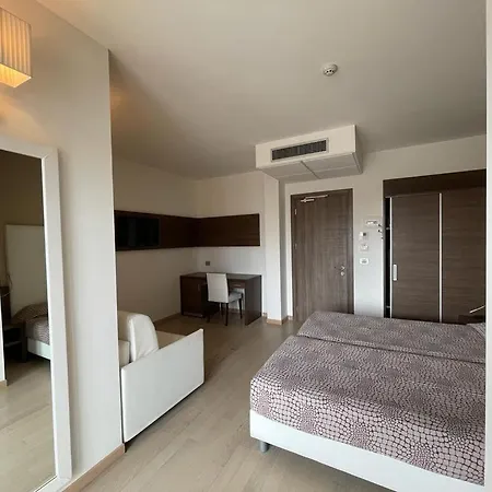 Italy 4*
