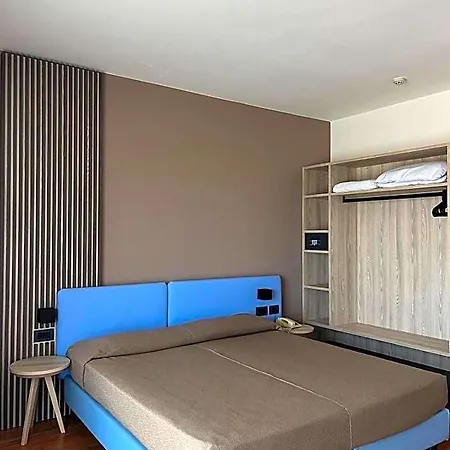 Italy 4*